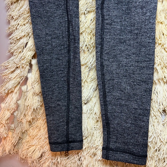 Lululemon•Wunder Under Pant•Herringbone Black / Rose Long 30” Mid Rise•EUC• Sz 4 - Picture 14 of 16